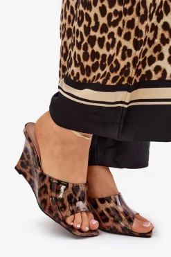 Klapki Na Koturnie|Klapki Na Platformie></noscript>Boto Lakierowane Klapki Damskie Na Koturnie Panterka Brązowe Nelithin