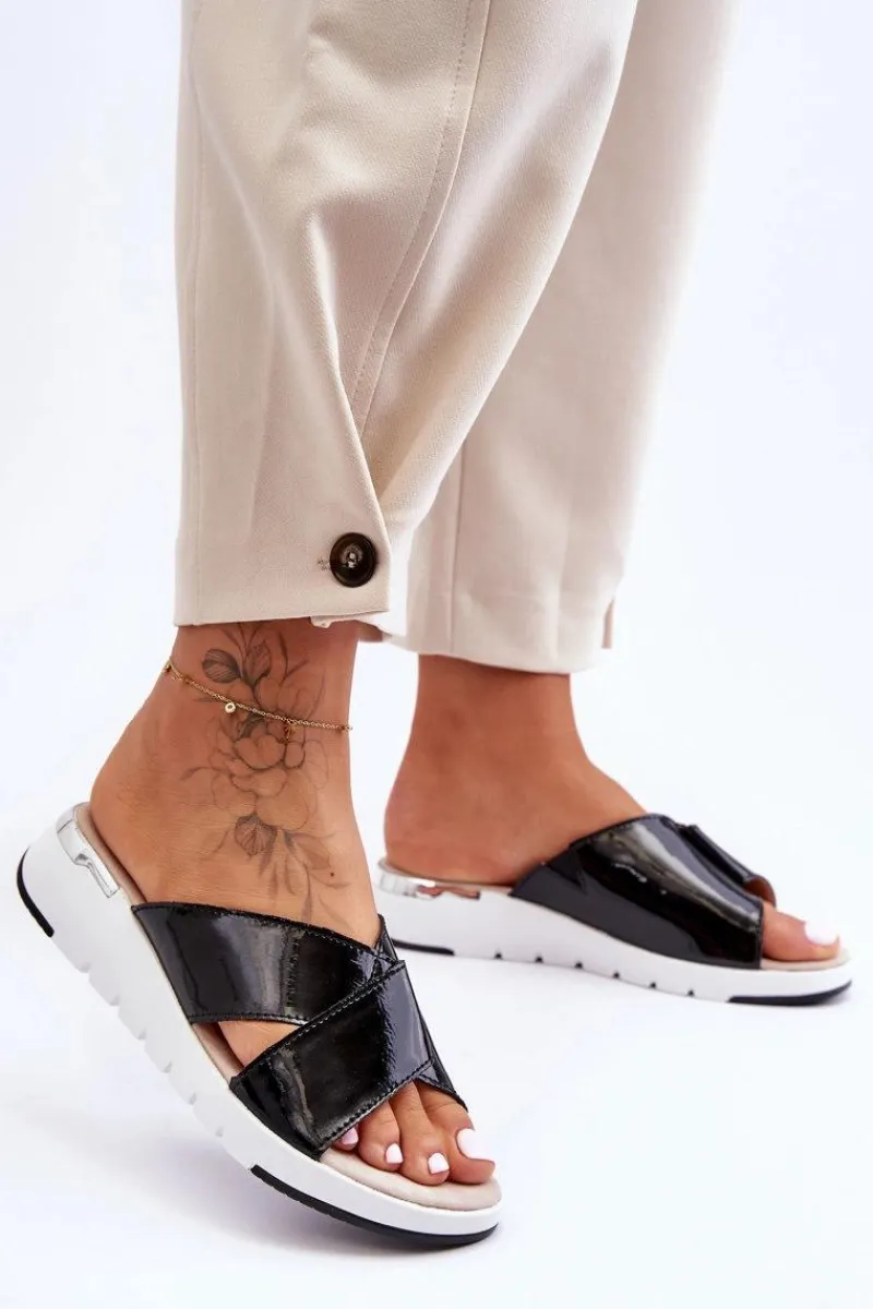 Sale Lakierowane Klapki Na Niskim Koturnie S.Barski AL22469 Czarne Damskie Klapki Damskie Klasyczne