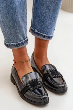 Loafersy Damskie|Mokasyny Płaskie></noscript>Buty damskie Vinceza Lakierowane Mokasyny Damskie Z Ozdobą Czarne Vinceza 58389 Czarny