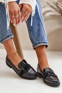 Loafersy Damskie|Mokasyny Płaskie></noscript>Buty damskie Vinceza Lakierowane Mokasyny Damskie Z Ozdobą Czarne Vinceza 58389 Czarny