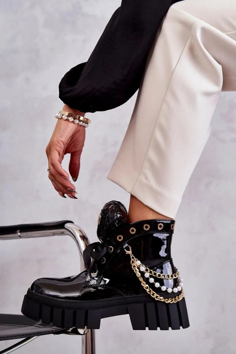 Outlet Boto Lakierowane Ocieplane Botki Z Łańcuszkiem Czarne Karoline