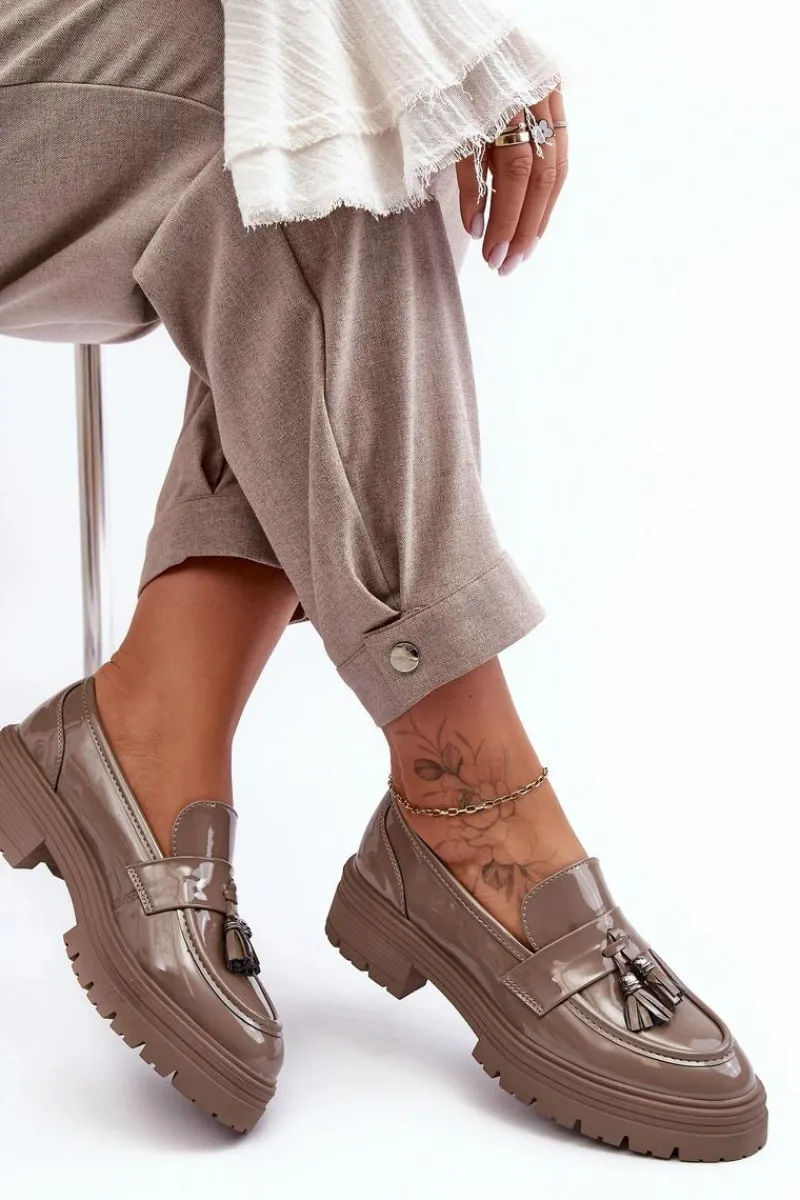 Best Boto Lakierowane Półbuty Loafersy Z Frędzlami Ciemnobeżowe Velenase