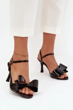 Sale Lakierowane Sandały Na Szpilce Z Kokardą Czarne Noliva Damskie Sandały Na Obcasie