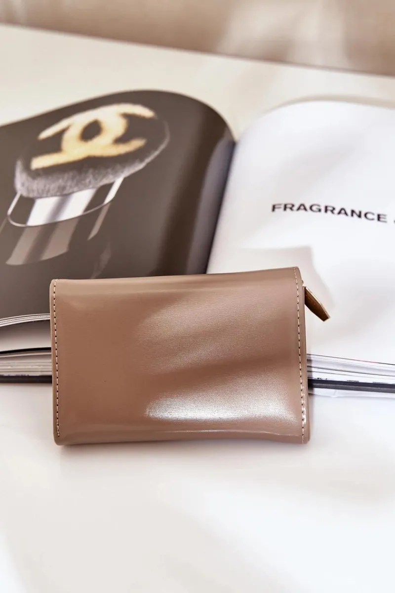 Portfele>Boto Lakierowany Portfel Damski Ciemnobeżowy Rahner