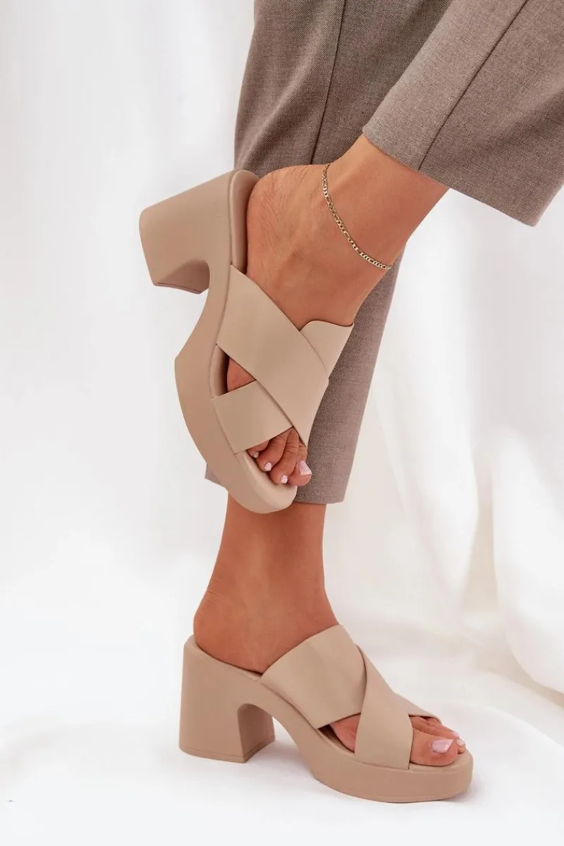 New Lekkie Klapki Na Słupku Z Eko Skóry Jasnobeżowe Kacaria Damskie Klapki Na Obcasie|Klapki Damskie Klasyczne