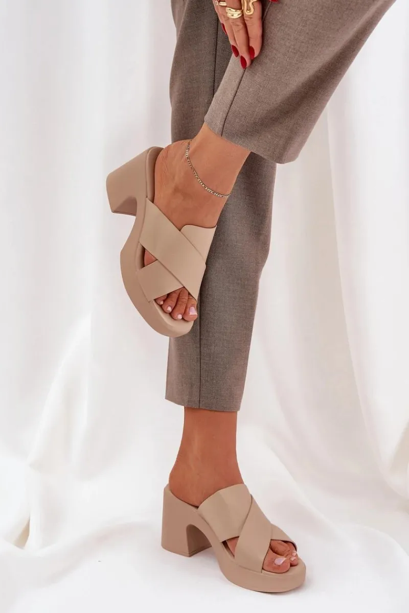 New Lekkie Klapki Na Słupku Z Eko Skóry Jasnobeżowe Kacaria Damskie Klapki Na Obcasie|Klapki Damskie Klasyczne