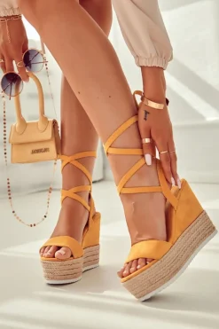 Boto Lekkie Wiązane Sandały Na Koturnie Żółte Marriett