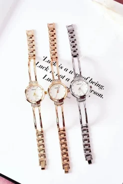 Discount Mały Zegarek Na Bransolecie Z Cyrkoniami Srebrny Zegarki