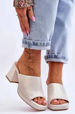 Modne Klapki Na Obcasie Sergio Leone KL322 Perłowe Damskie Klapki Na Obcasie