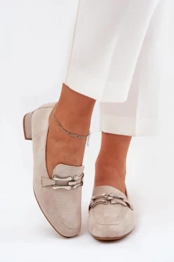 Outlet Mokasyny Z Ozdobą Na Delikatnym Obcasie Eko Zamszowe Jasnobeżowe Pillitha Damskie Mokasyny Damskie Zamszowe