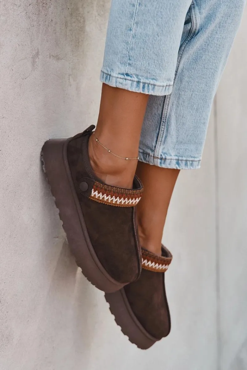 Śniegowce Damskie|Kapcie Klasyczne>Boto Śniegowce Damskie Niskie Z Ruchomym Paskiem I Haftem Na Platformie Czekoladowe Lyrisse