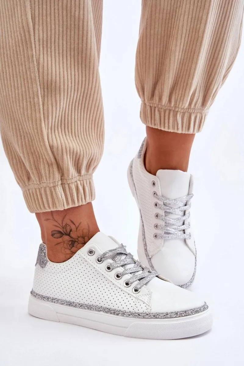 Sale Niskie Damskie Trampki Z Perforacją Biało-Srebrne Daxton Damskie Trampki Damskie Niskie