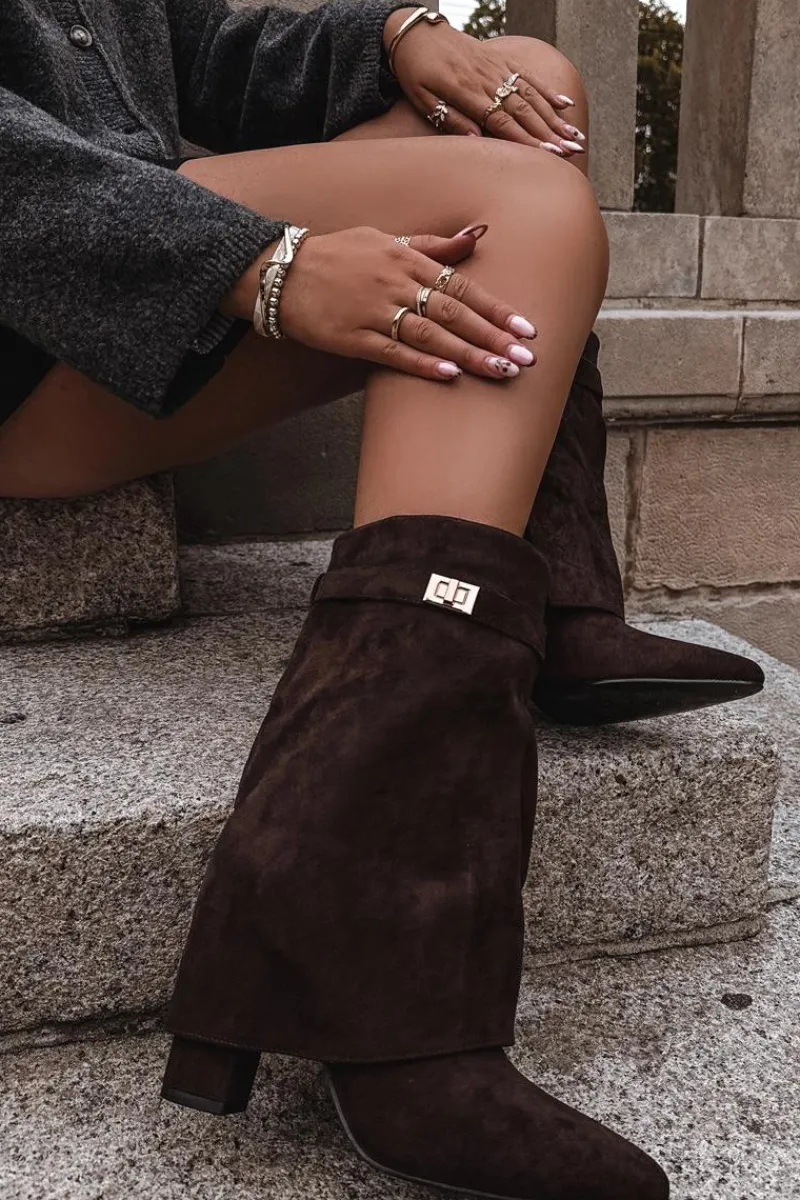 Botki Na Słupku|Botki Zimowe Damskie>Boto Ocieplane Botki Damskie Na Słupku Z Ozdobnym Paskiem Czekoladowe Luvielle