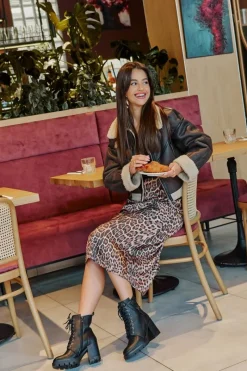 Outlet Ocieplane Botki Na Słupku Ze Złotym Detalem Czarne Ivarisse Damskie Botki Ocieplane|Botki Na Obcasie