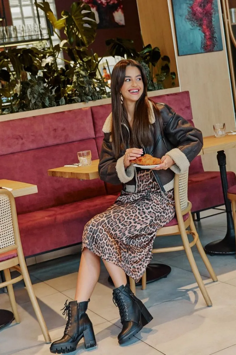 Outlet Ocieplane Botki Na Słupku Ze Złotym Detalem Czarne Ivarisse Damskie Botki Ocieplane|Botki Na Obcasie