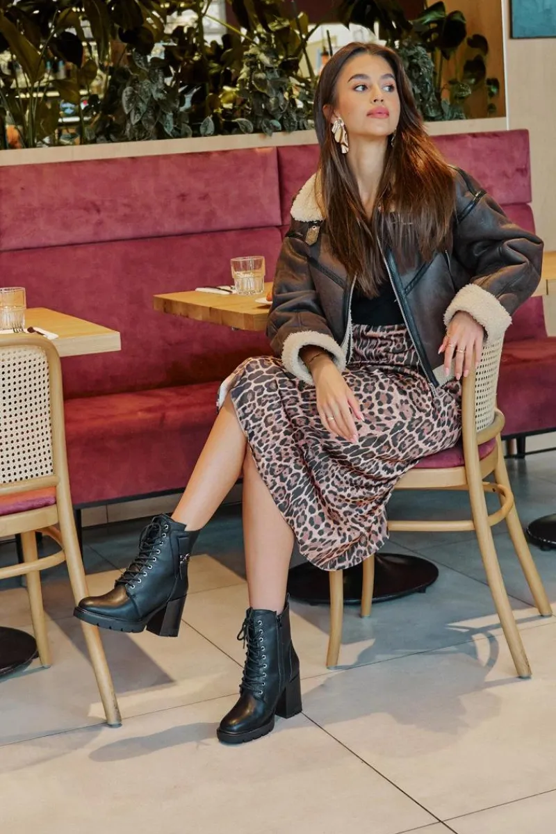 Outlet Ocieplane Botki Na Słupku Ze Złotym Detalem Czarne Ivarisse Damskie Botki Ocieplane|Botki Na Obcasie