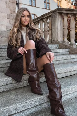 Kozaki Ocieplane|Kozaki Na Słupku></noscript>Boto Ocieplane Kozaki Damskie Z Wywiniętą Cholewką Na Słupku Czekoladowe Elivira Brązowy