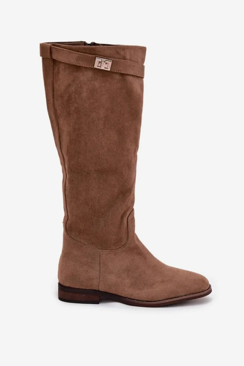 Sale Ocieplane Kozaki Damskie Na Płaskim Obcasie Z Paskiem I Srebrnym Detalem Ciemnobeżowe Geraline Damskie Kozaki Ocieplane|Kozaki Płaskie