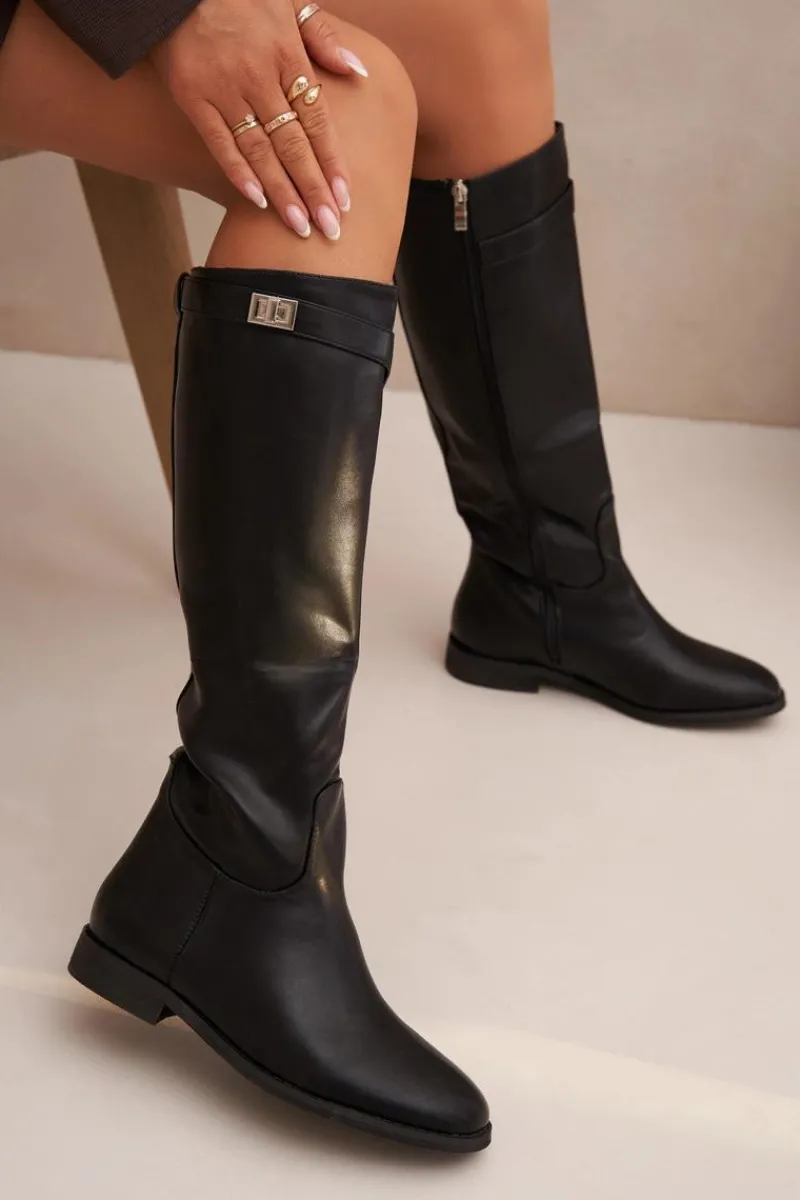 Discount Boto Ocieplane Kozaki Damskie Na Płaskim Obcasie Z Paskiem I Srebrnym Detalem Czarne Geraline