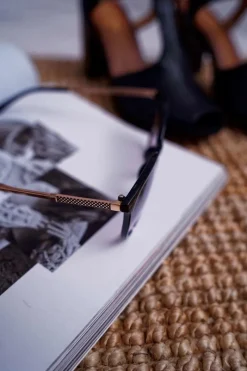 Outlet Okulary Przeciwsłoneczne PR-V33 Czarne Transparentne Okulary