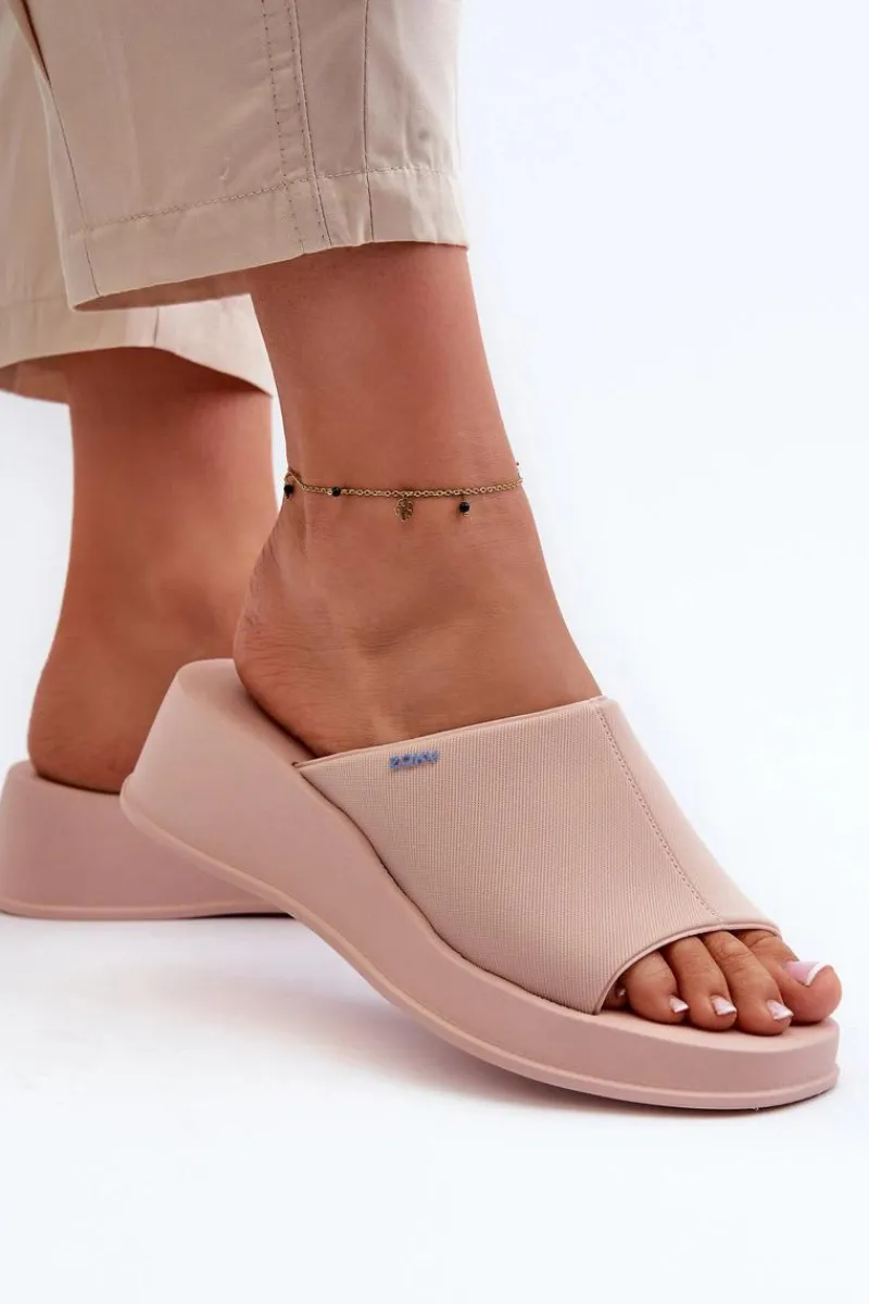 ZAXY Pachnące Klapki Damskie Na Koturnie LL285083 Jasnoróżowe