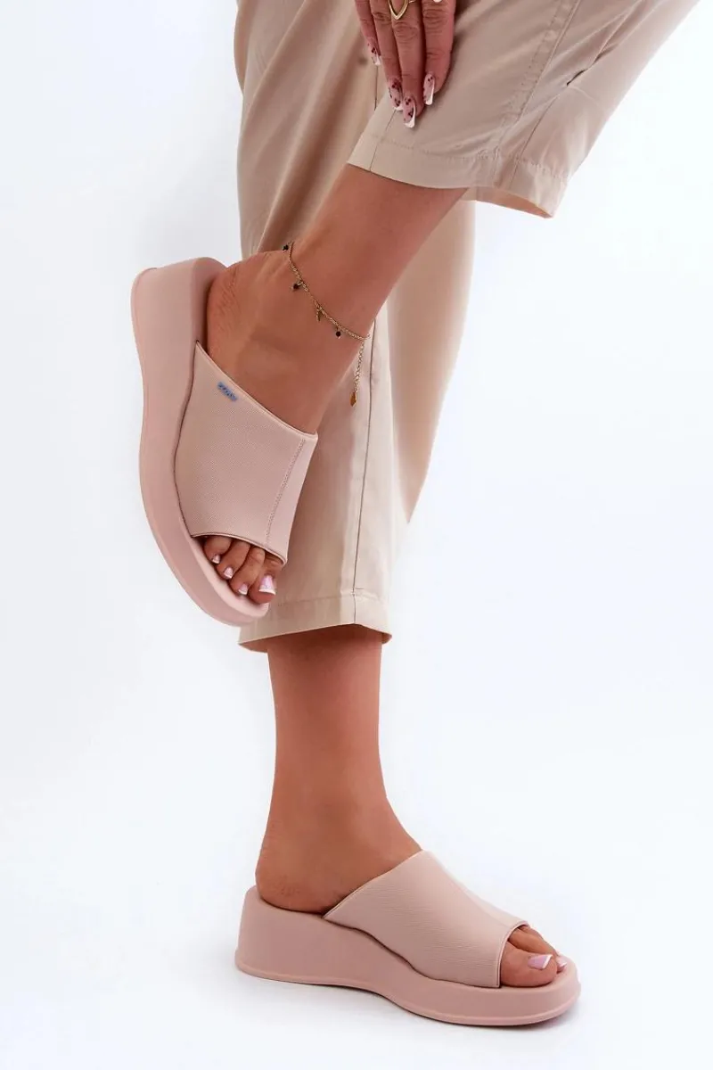 ZAXY Pachnące Klapki Damskie Na Koturnie LL285083 Jasnoróżowe