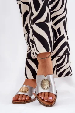 Klapki Damskie Klasyczne>Boto Płaskie Klapki Damskie Z Ozdobnym Detalem Srebrne Oferry