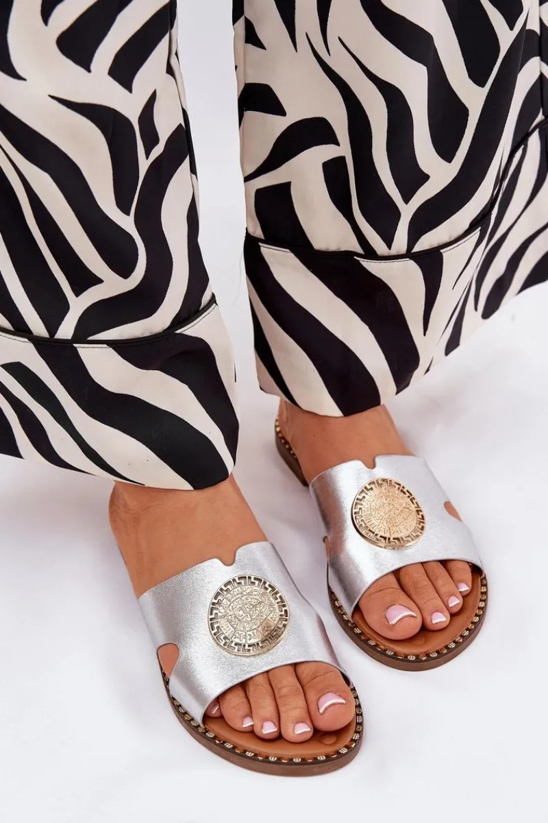 Klapki Damskie Klasyczne>Boto Płaskie Klapki Damskie Z Ozdobnym Detalem Srebrne Oferry