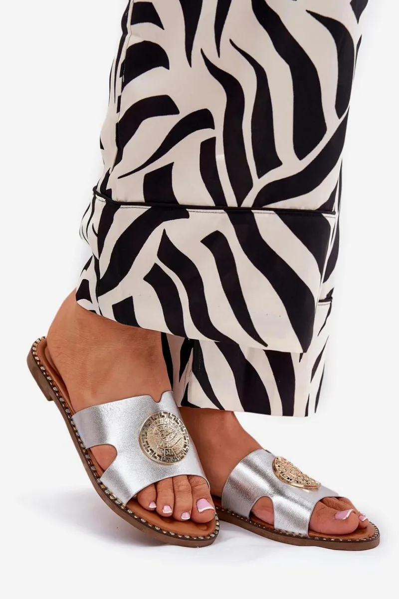 Klapki Damskie Klasyczne>Boto Płaskie Klapki Damskie Z Ozdobnym Detalem Srebrne Oferry