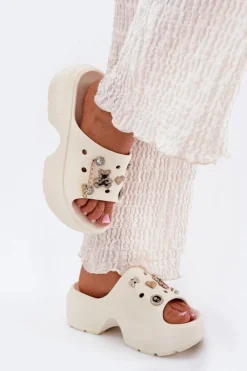 Sale Boto Piankowe Klapki Damskie Na Masywnej Platformie Ze Złotymi Przypinkami Ecru Ivoriel