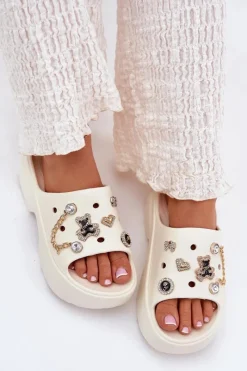 Sale Boto Piankowe Klapki Damskie Na Masywnej Platformie Ze Złotymi Przypinkami Ecru Ivoriel
