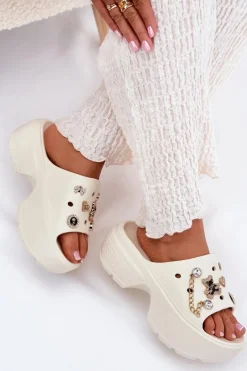 Sale Boto Piankowe Klapki Damskie Na Masywnej Platformie Ze Złotymi Przypinkami Ecru Ivoriel