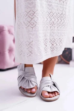 Outlet Evento Połyskujące Klapki Z Wiązaniem Szare Emilia