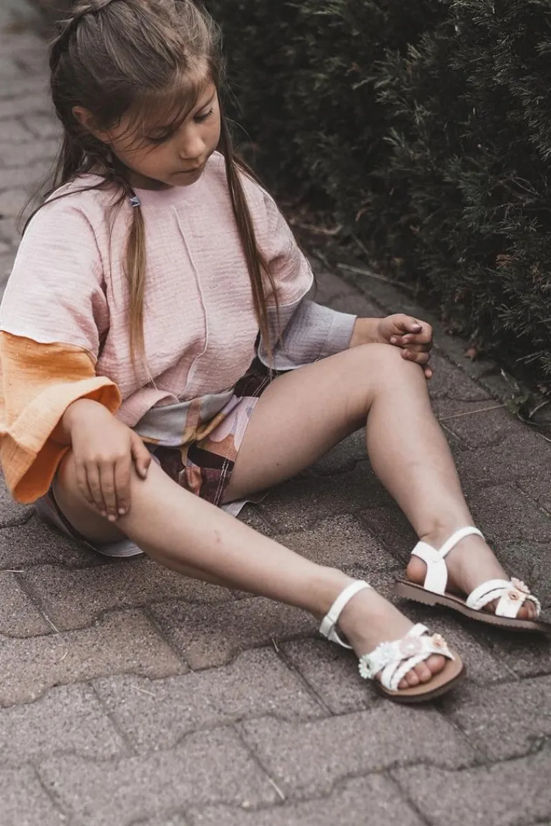 Best Sandałki Dziecięce Zapinane Na Rzep Z Kwiatkami Białe Nestalee Dzieci Dziewczęce