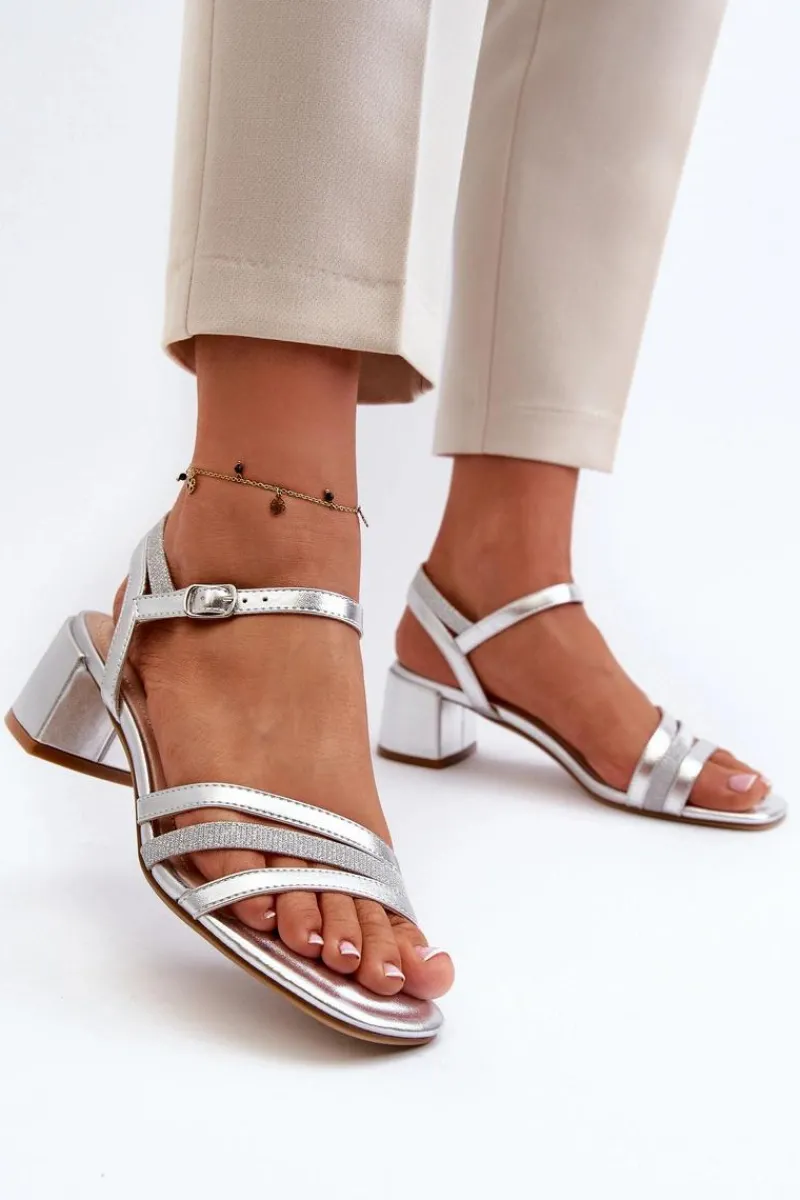 Outlet Sandały Damskie Na Niskim Obcasie Z Eko Skóry Sergio Leone SK046 Srebrne Damskie Sandały Na Obcasie