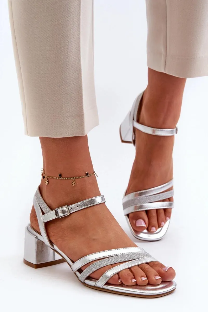 Outlet Sandały Damskie Na Niskim Obcasie Z Eko Skóry Sergio Leone SK046 Srebrne Damskie Sandały Na Obcasie