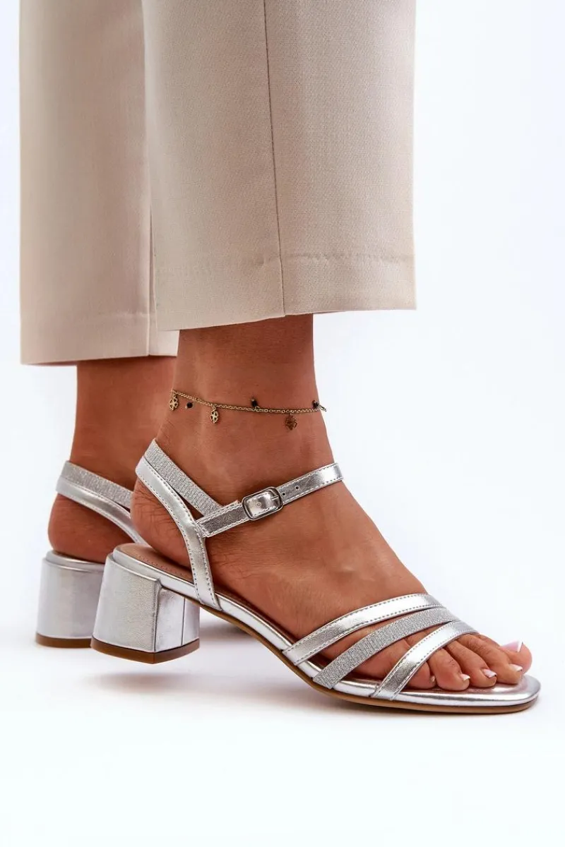 Outlet Sandały Damskie Na Niskim Obcasie Z Eko Skóry Sergio Leone SK046 Srebrne Damskie Sandały Na Obcasie
