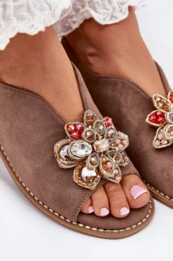 Hot Sandały Damskie Na Płaskim Obcasie Z Ozdobą S.Barski KV27-001 Ciemnobeżowe Damskie Sandały Z Cholewką|Sandały Płaskie