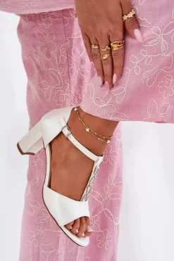 Sandały Na Słupku|Sandały Na Obcasie></noscript>Evento Sandały Damskie Na Słupku Z Ozdobnym Paskiem Eko Skóra Białe Triavera Biały