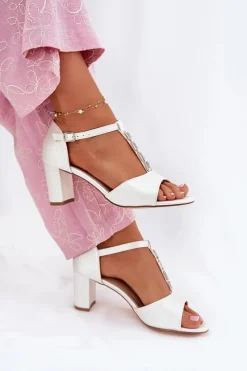 Sandały Na Słupku|Sandały Na Obcasie></noscript>Evento Sandały Damskie Na Słupku Z Ozdobnym Paskiem Eko Skóra Białe Triavera Biały