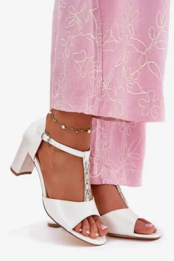 Sandały Na Słupku|Sandały Na Obcasie></noscript>Evento Sandały Damskie Na Słupku Z Ozdobnym Paskiem Eko Skóra Białe Triavera Biały