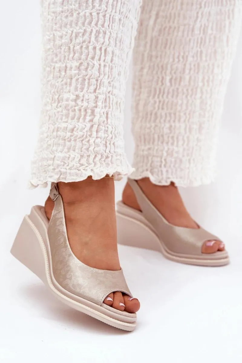 Hot Sandały Damskie Skórzane Na Koturnie S.Barski LR51-539 Złote Damskie Sandały Na Koturnie