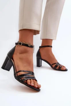 Outlet Evento Sandały Na Słupku Z Paseczkami Czarne Enitia Czarny