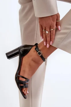 Outlet Evento Sandały Na Słupku Z Paseczkami Czarne Enitia Czarny