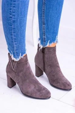 Botki Na Słupku|Brązowe I Beżowe Botki><noscript><img width=