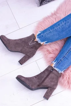 Botki Na Słupku|Brązowe I Beżowe Botki><noscript><img width=