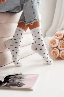 Hot Milena Skarpetki Damskie W Drobne Kwiatuszki Białe
