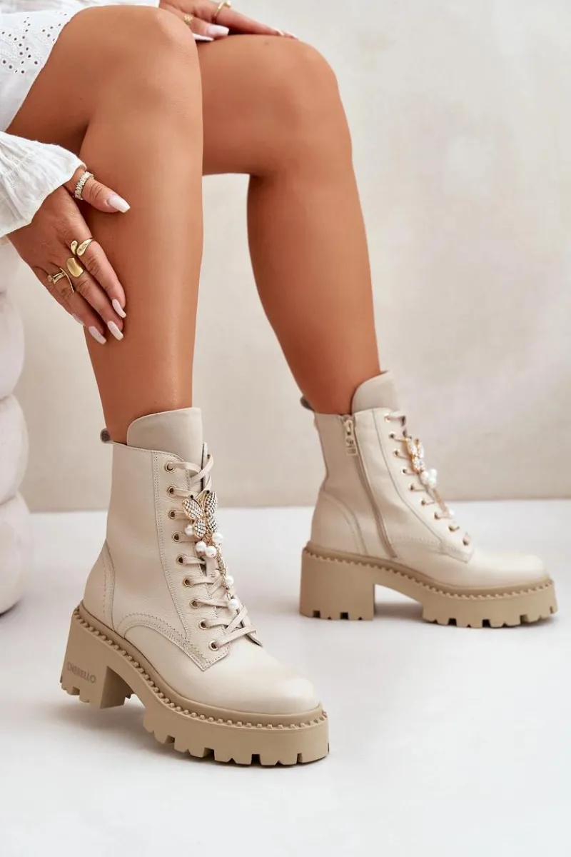 Botki Ocieplane|Damskie Trapery>CheBello Skórzane Botki Workery Damskie Z Motylem Beżowe 4590