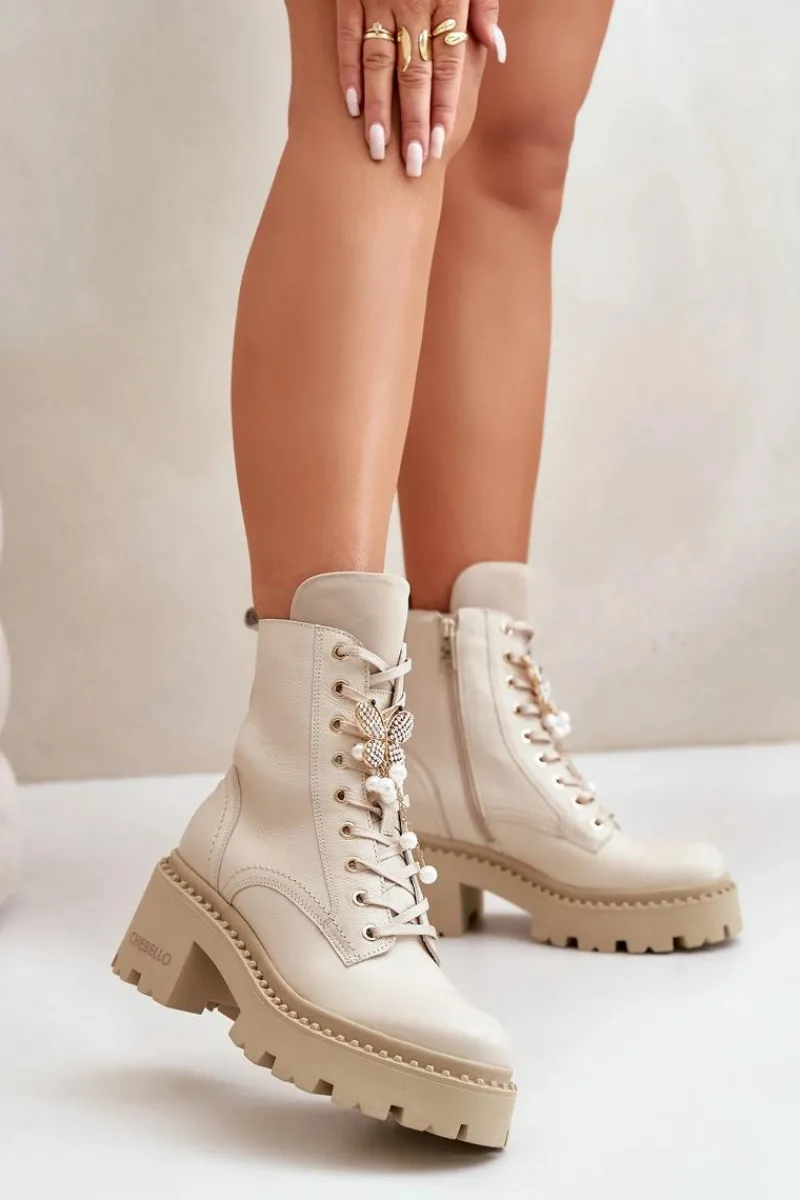 Botki Ocieplane|Damskie Trapery>CheBello Skórzane Botki Workery Damskie Z Motylem Beżowe 4590