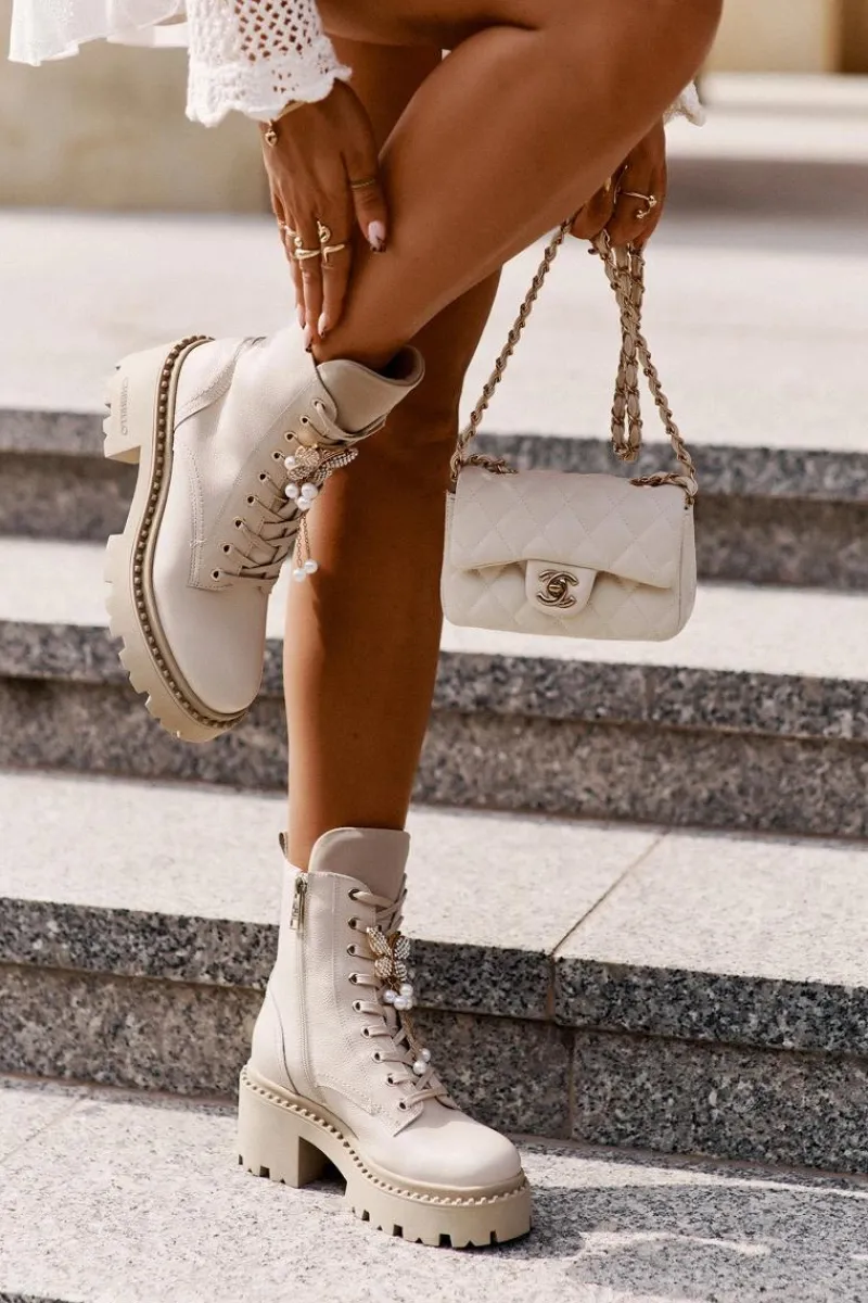 Botki Ocieplane|Damskie Trapery>CheBello Skórzane Botki Workery Damskie Z Motylem Beżowe 4590